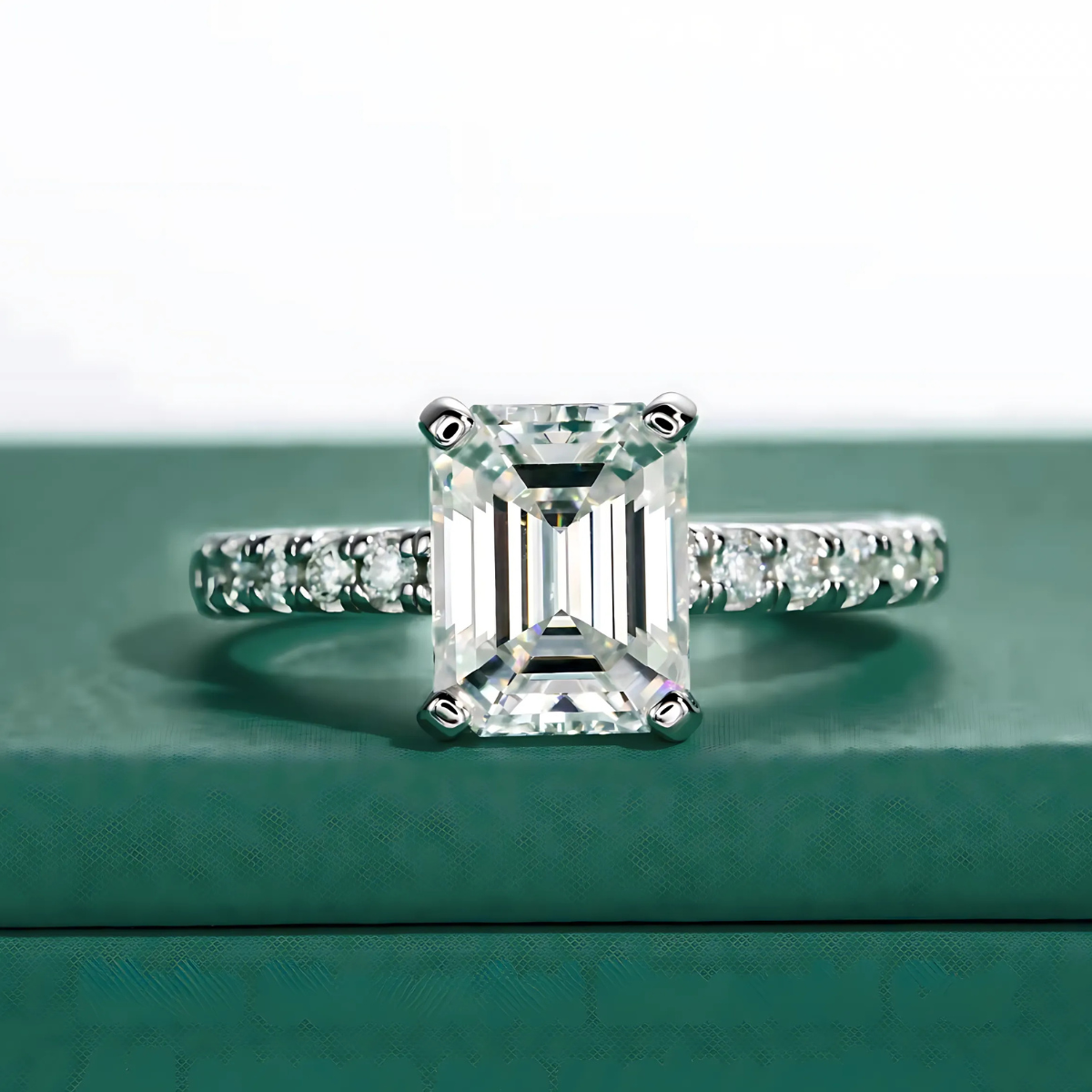 Anel Francis Esmeralda Moissanite