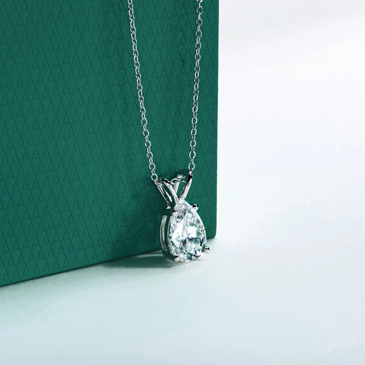 Colar Pera Moissanite