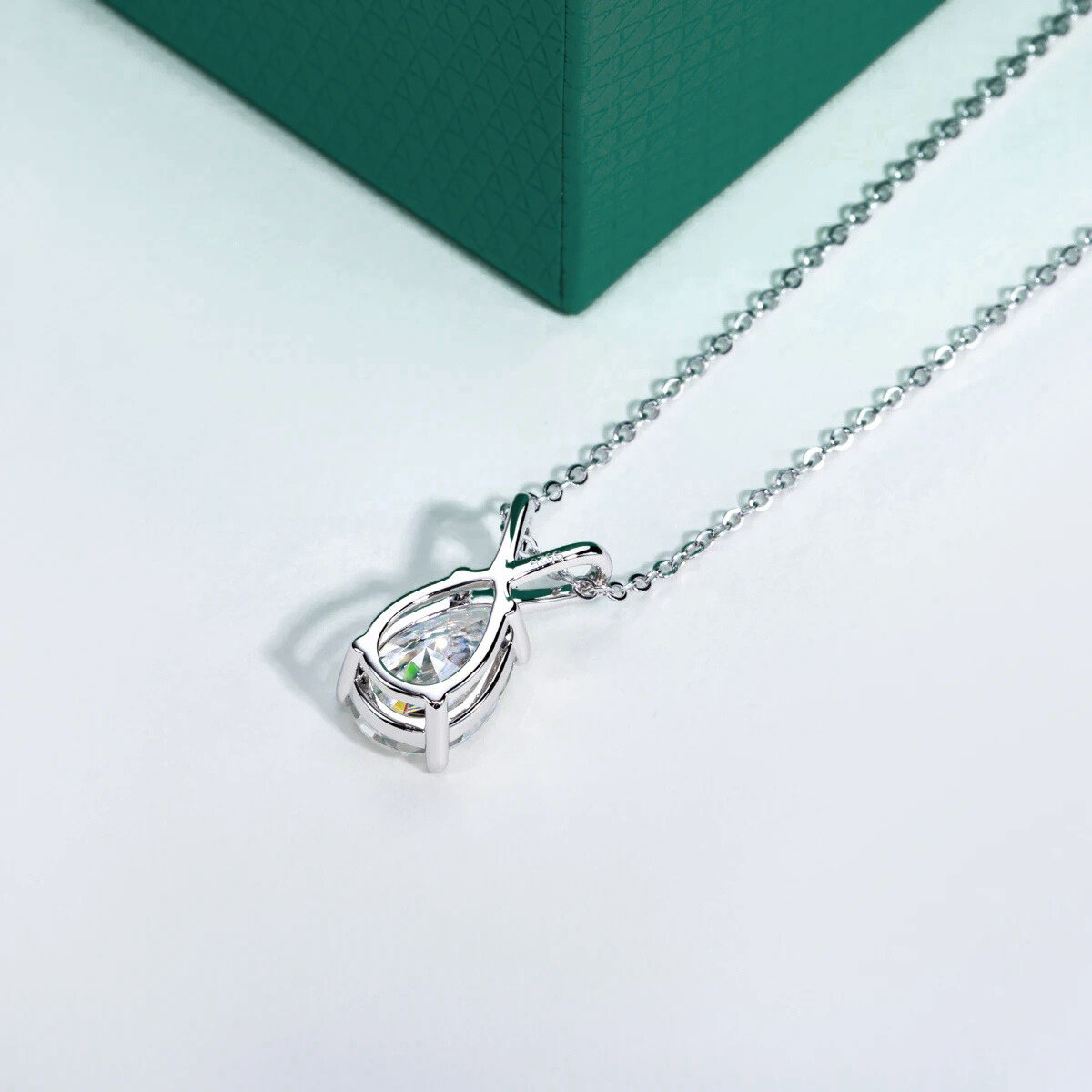 Colar Pera Moissanite