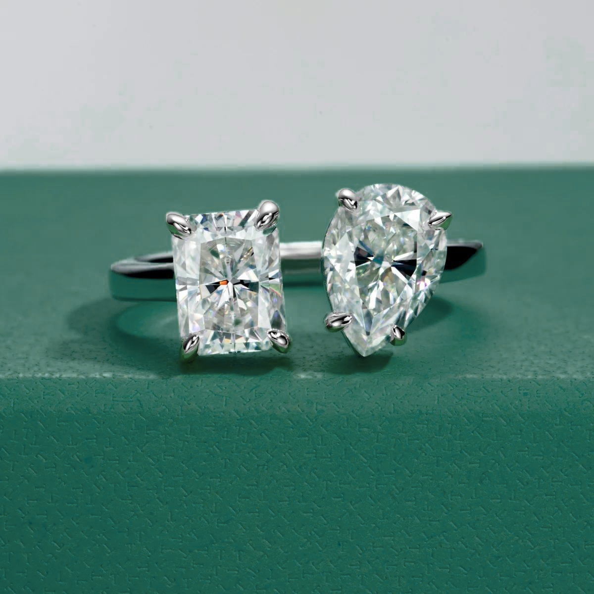 Anel Radiant Pear Moissanite 11 a 13 Anel Solitário