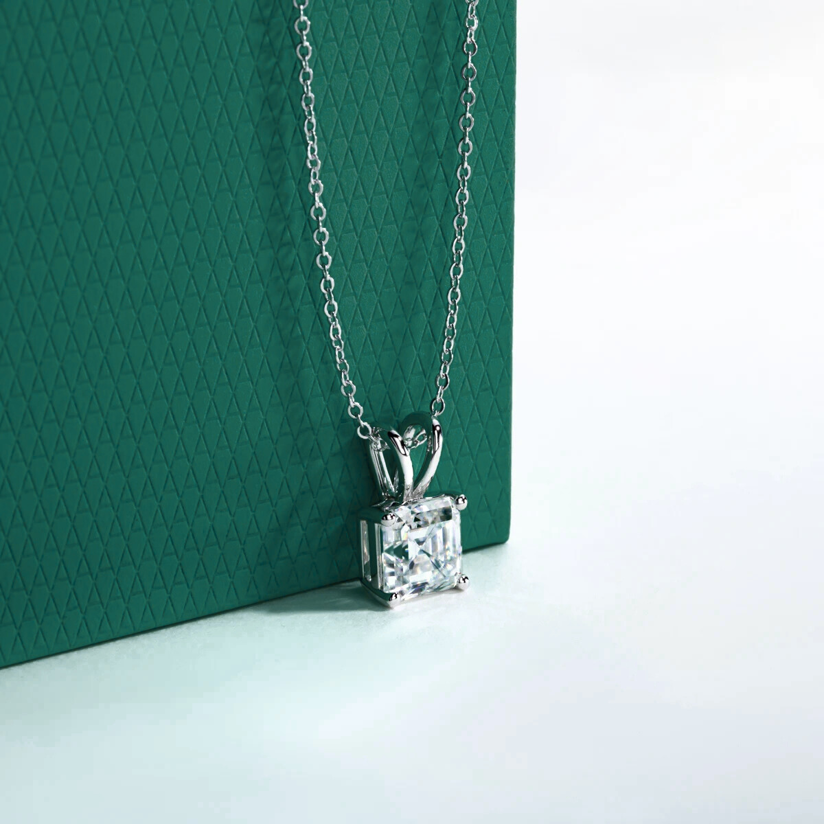 Colar Asscher Moissanite