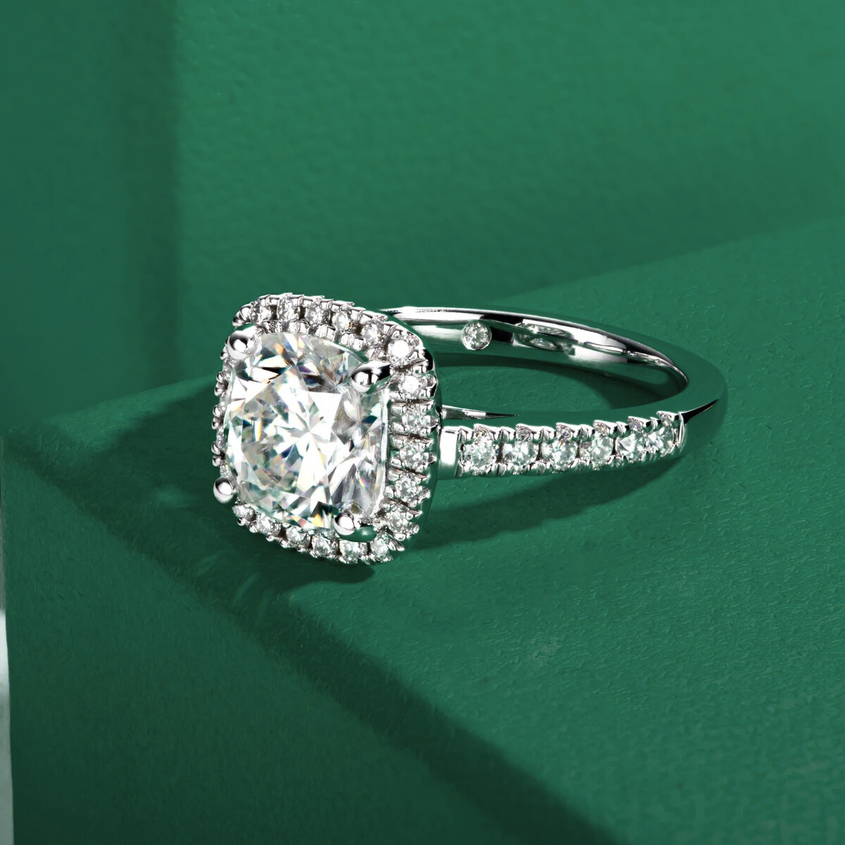 Anel Bianca Halo Moissanite