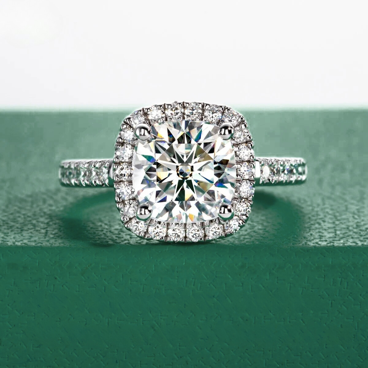 Anel Bianca Halo Moissanite