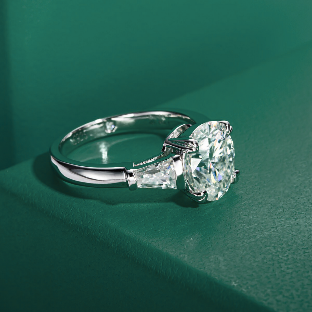Anel Tríade Oval Moissanite Anel Solitário