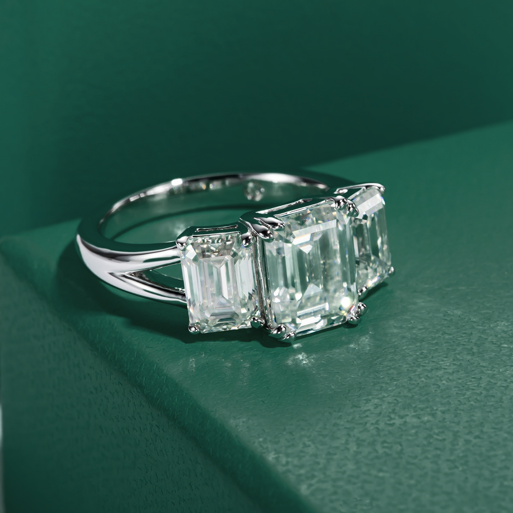 Anel Trilogy Esmeralda Moissanite Anel Solitário