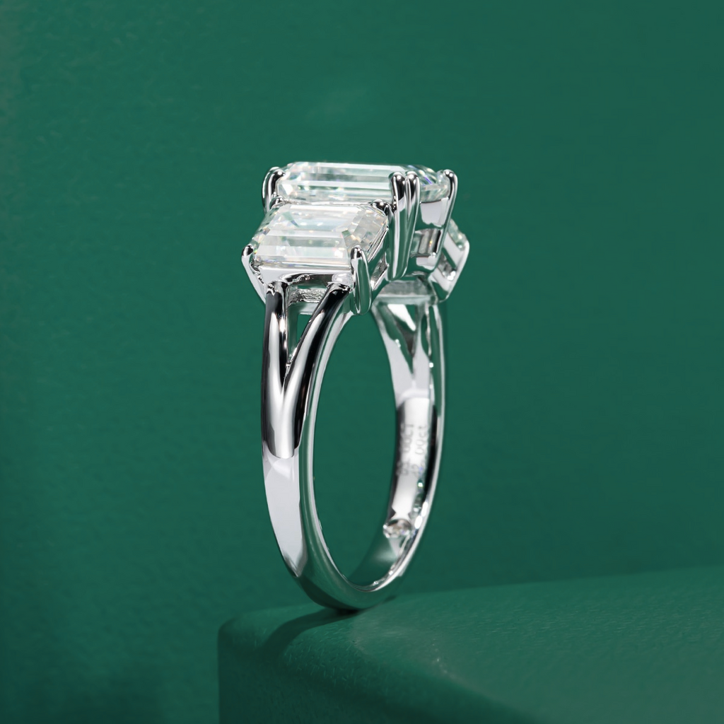 Anel Trilogy Esmeralda Moissanite Anel Solitário