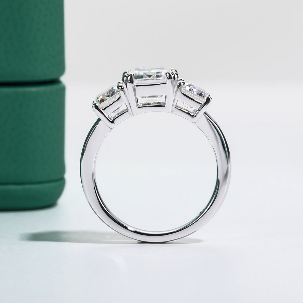 Anel Trilogy Esmeralda Moissanite Anel Solitário