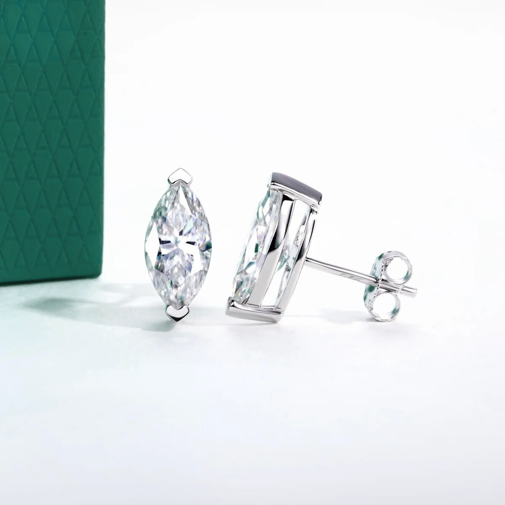 Brinco Navete Moissanite