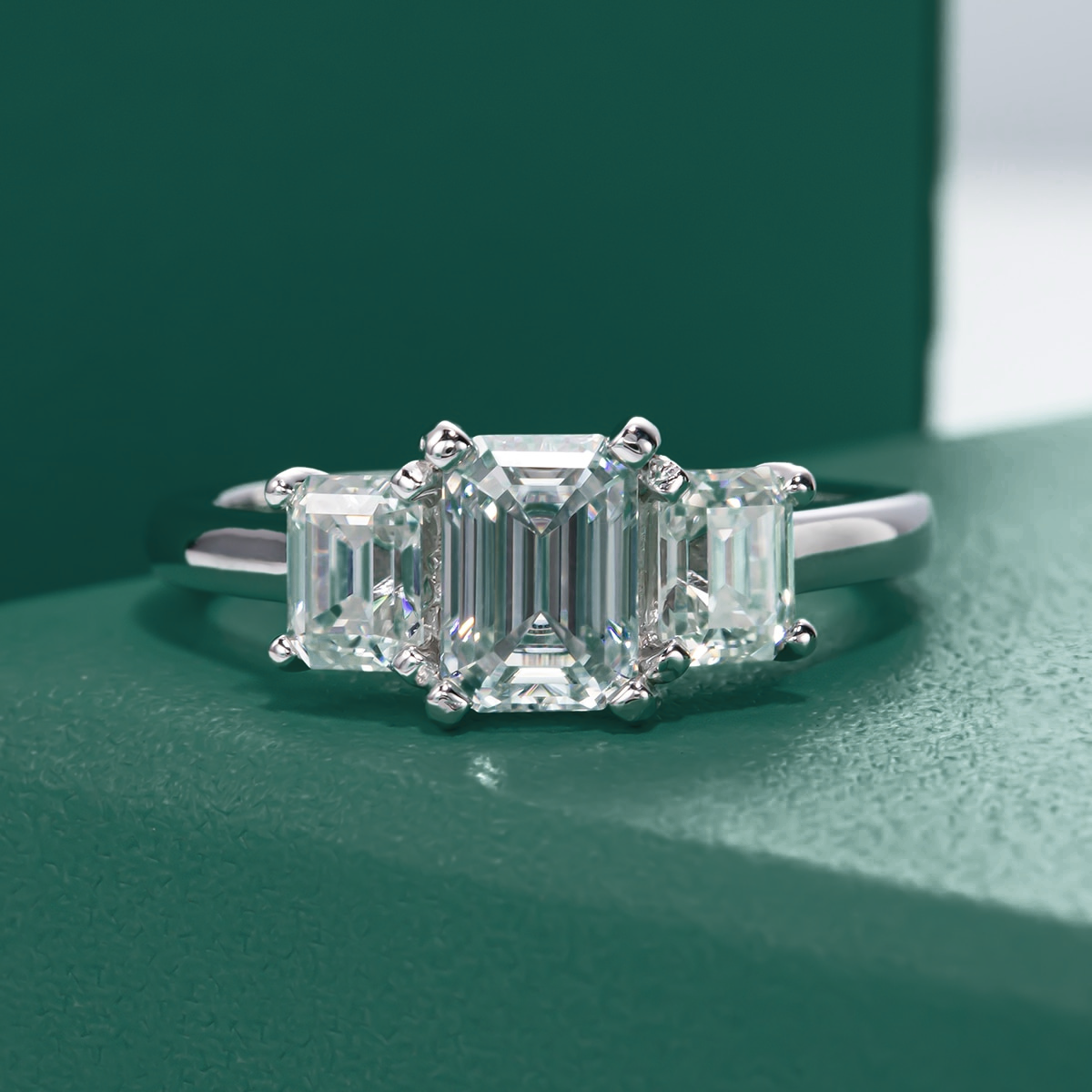 Anel Trilogy Esmeralda Slim Moissanite 11 Anel Solitário