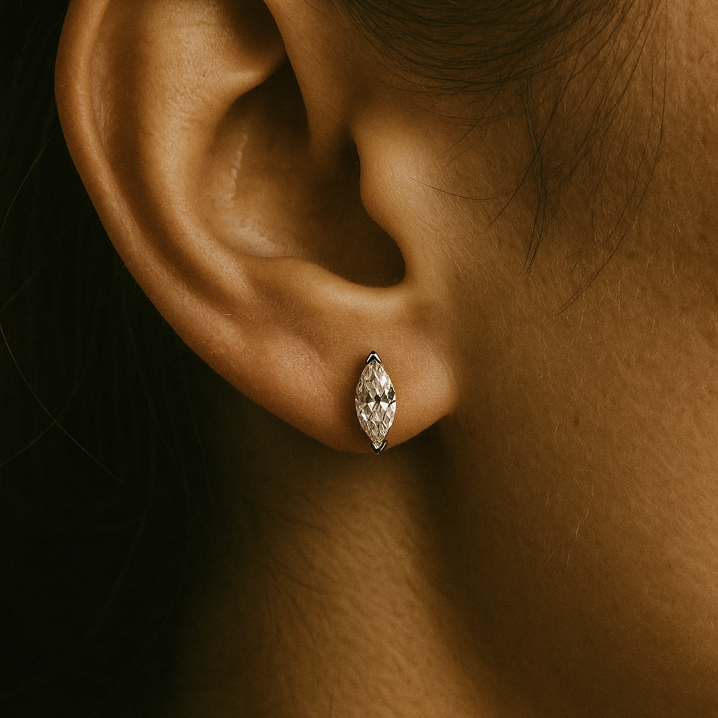 Brinco Navete Moissanite