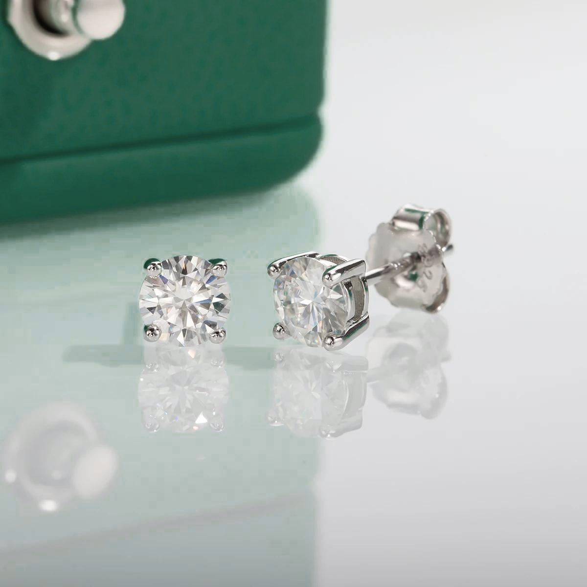 Brincos 4mm Moissanite 0.3ct (4mm) Brincos