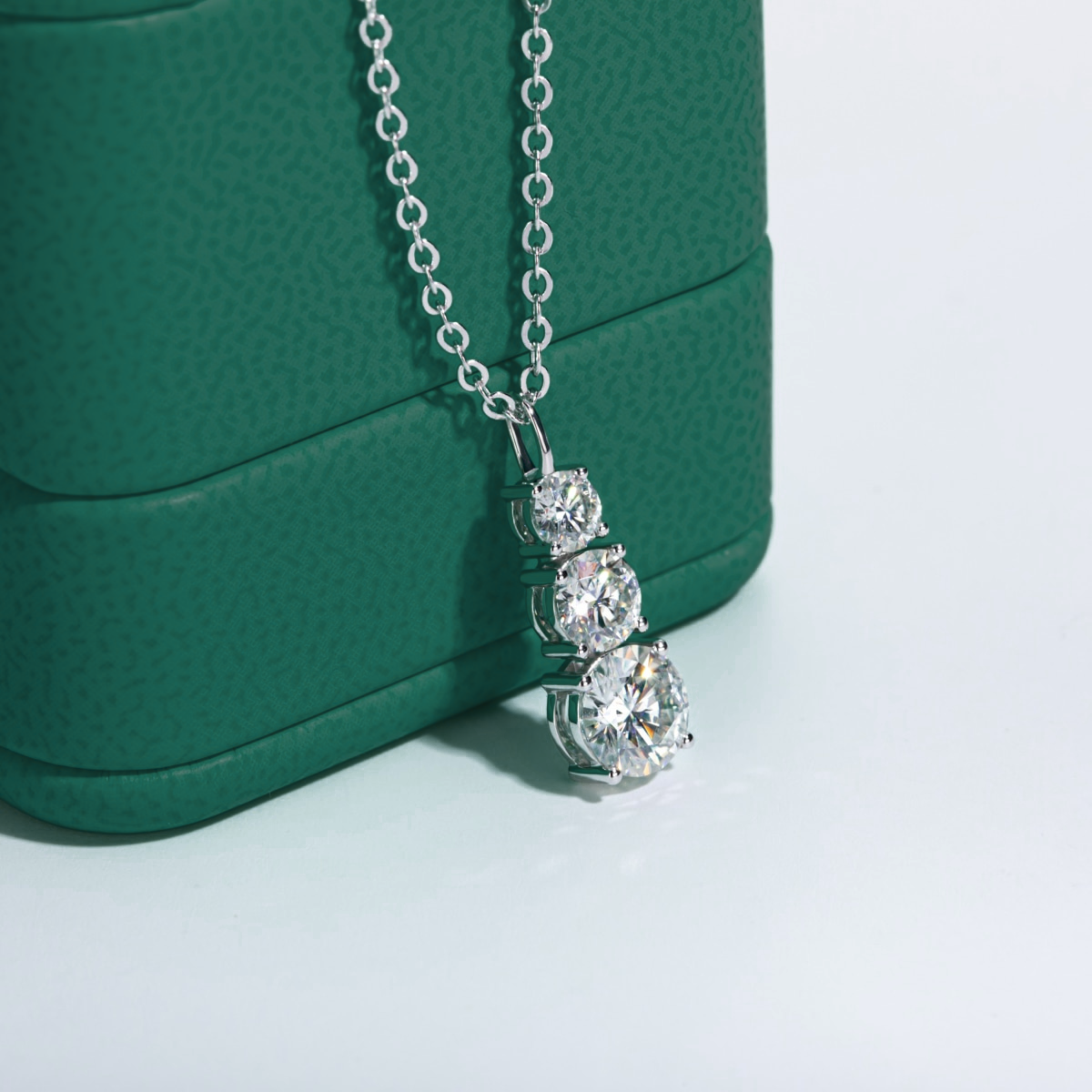 Colar Trilogy Brilhante Moissanite Prata 925 com banho de ouro 18k Colar