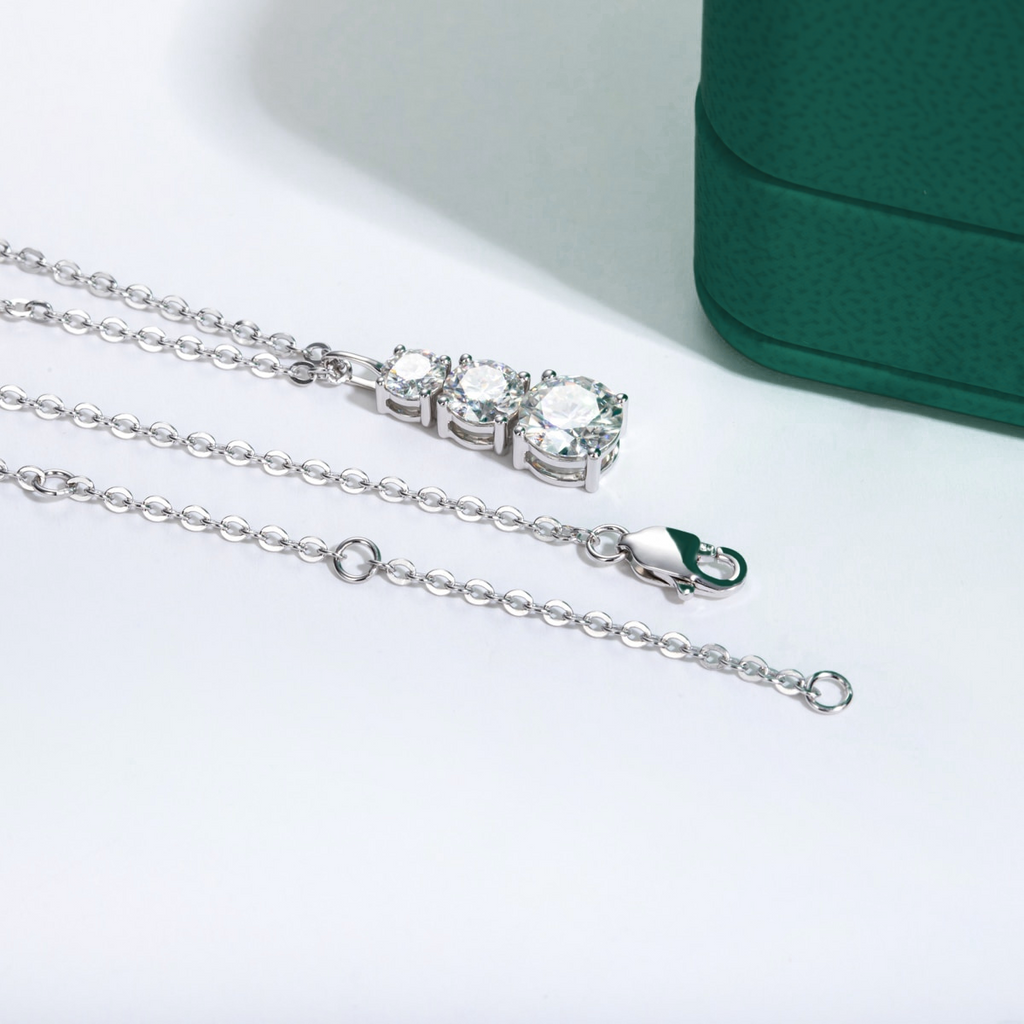 Colar Trilogy Brilhante Moissanite Prata 925 com banho de ouro 18k Colar
