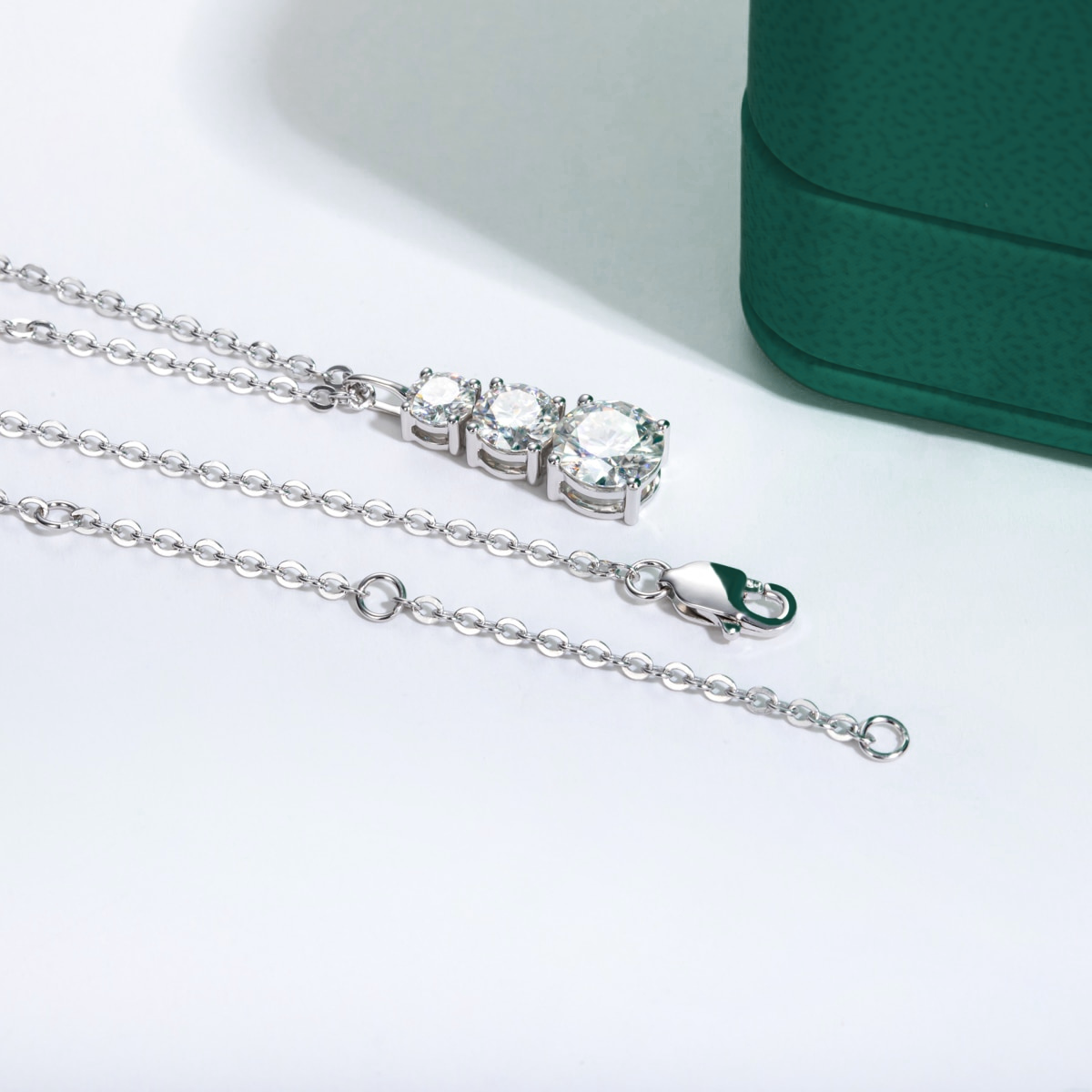 Colar Trilogy Brilhante Moissanite Prata 925 com banho de ouro 18k Colar