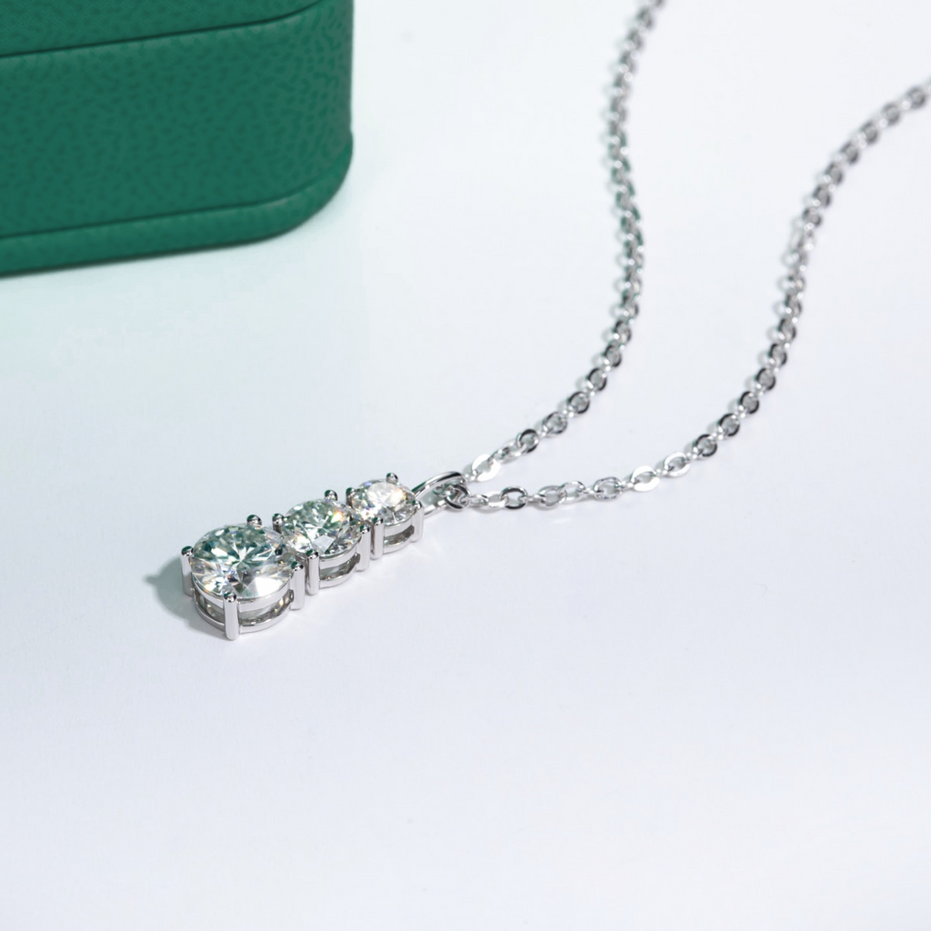 Colar Trilogy Brilhante Moissanite Prata 925 com banho de ouro 18k Colar