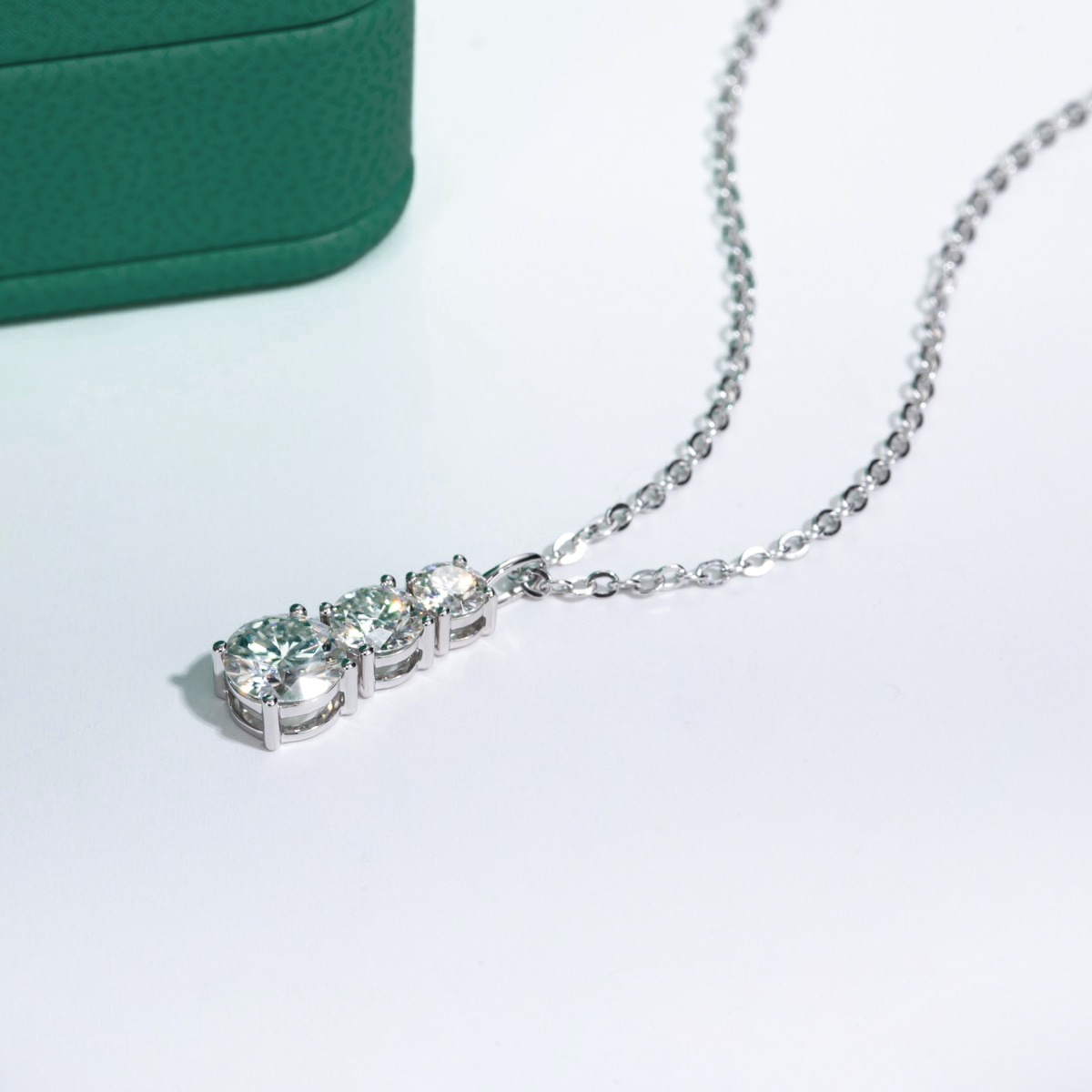 Colar Trilogy Brilhante Moissanite Prata 925 com banho de ouro 18k Colar
