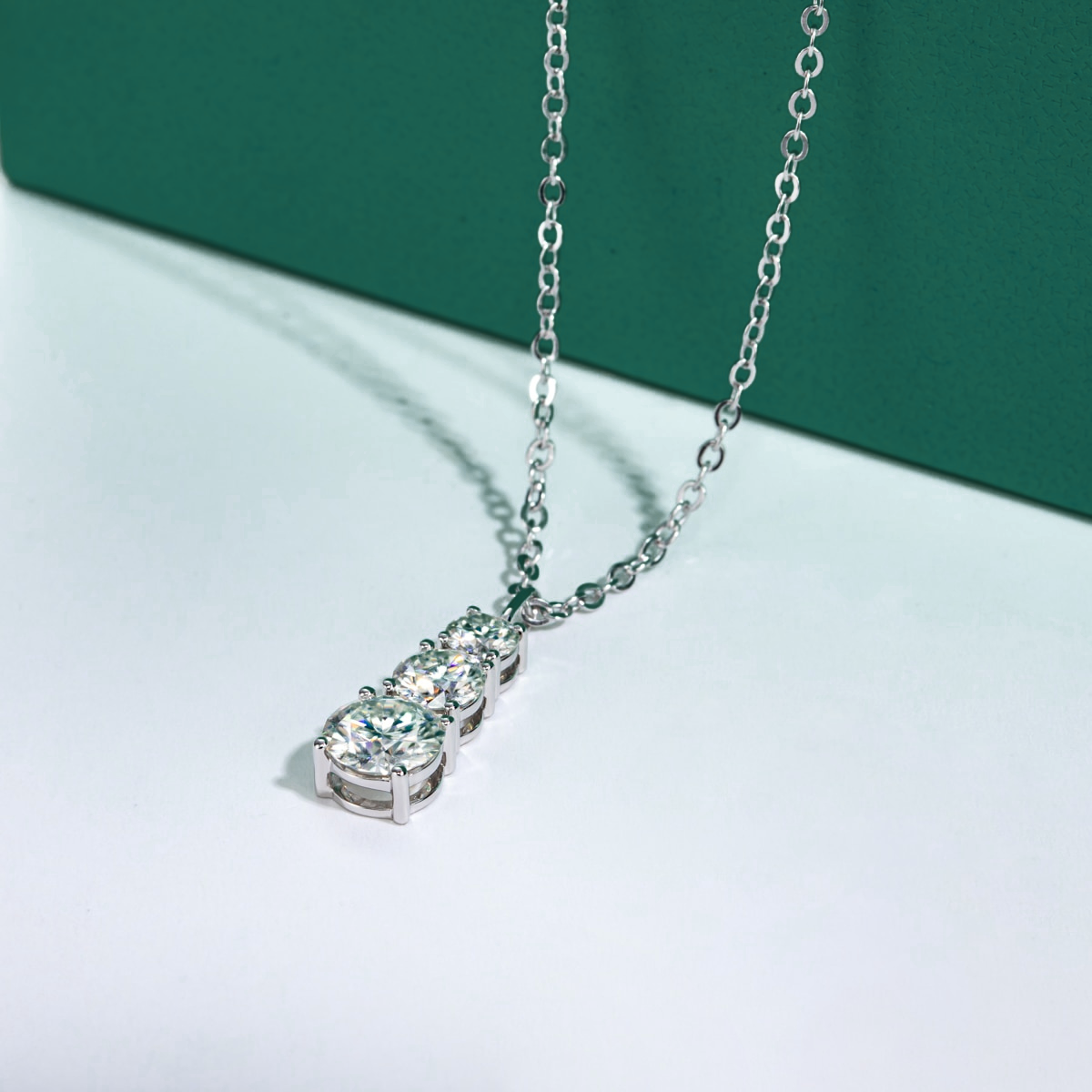 Colar Trilogy Brilhante Moissanite Prata 925 com banho de ouro 18k Colar