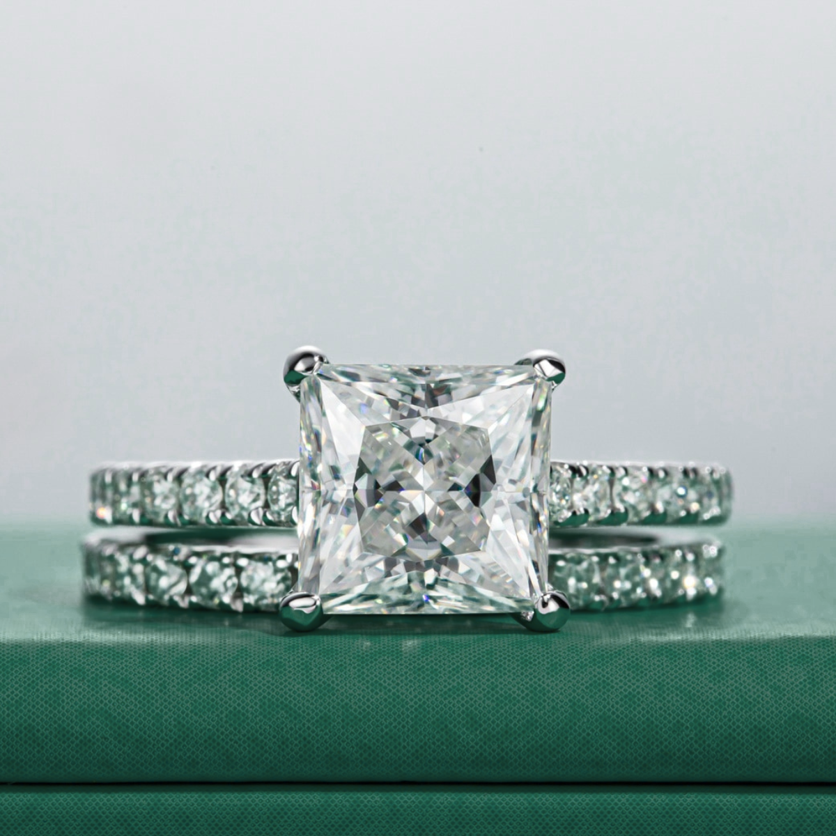 Conjunto Princess Moissanite 9 / Solitário + 1 Meia Aliança Anel Solitário