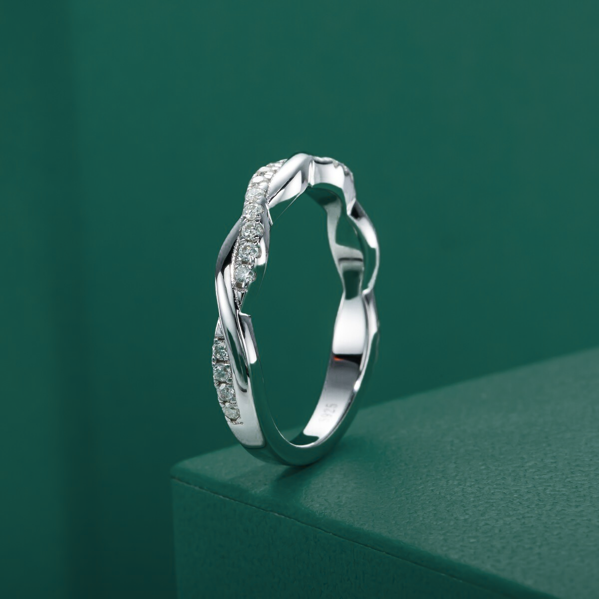 Meia Aliança Cross Moissanite Meia Aliança