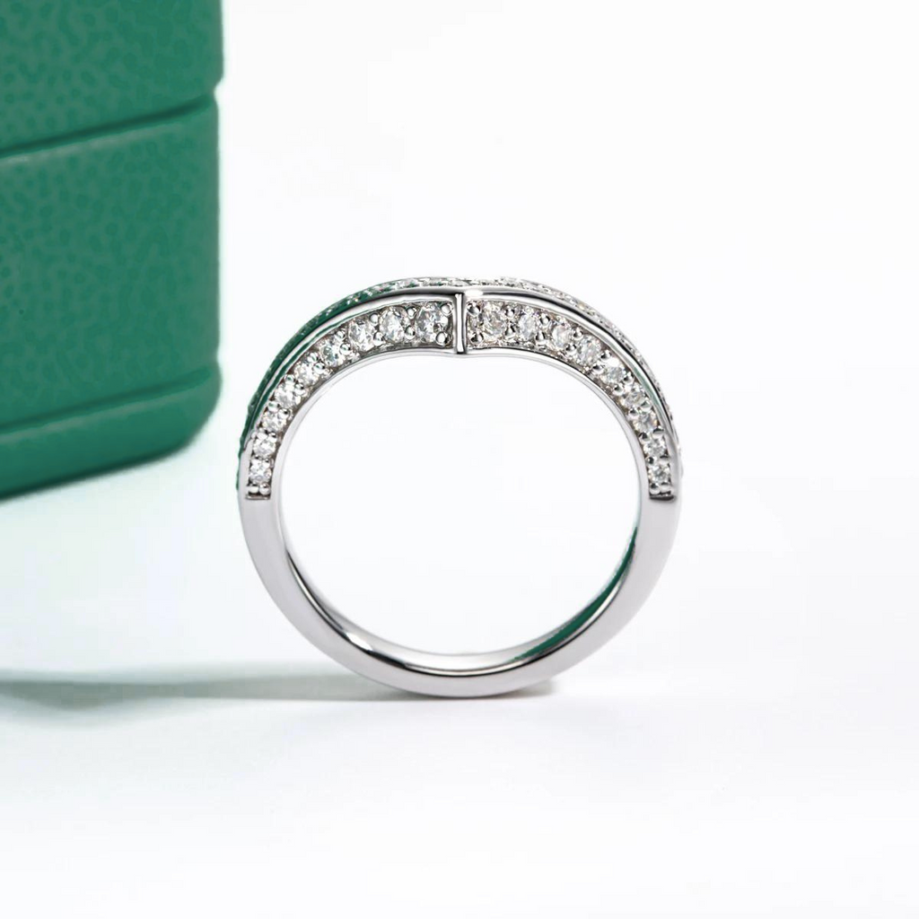 Meia Aliança V Design Moissanite Meia Aliança