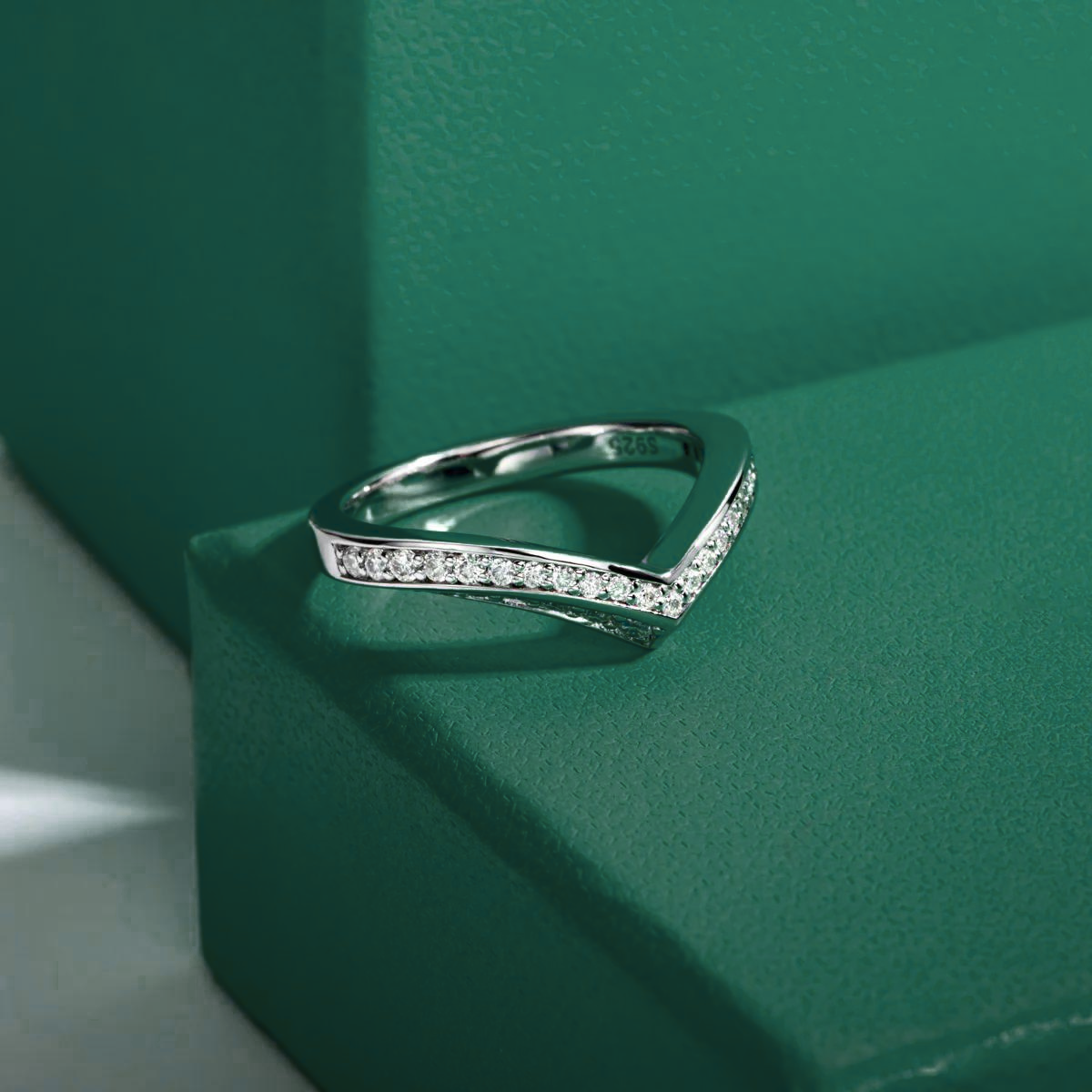 Meia Aliança V Design Moissanite Meia Aliança