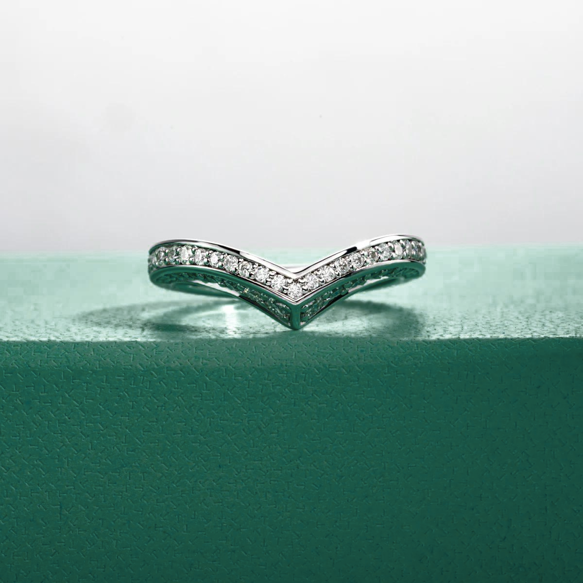 Meia Aliança V Design Moissanite Meia Aliança