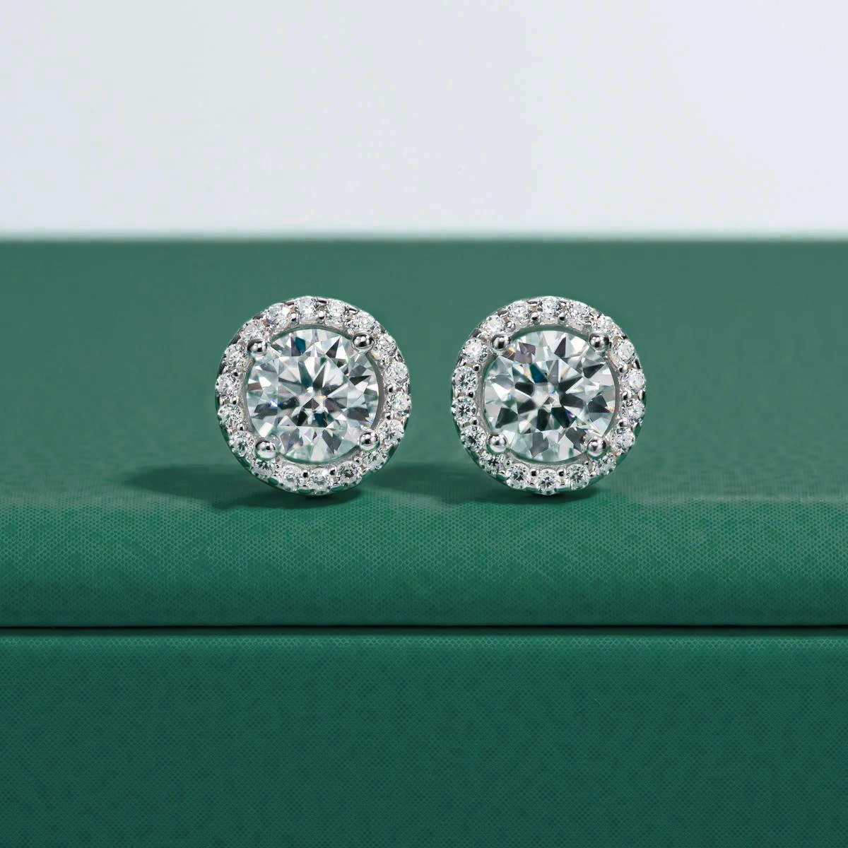 Brinco Round Moissanite