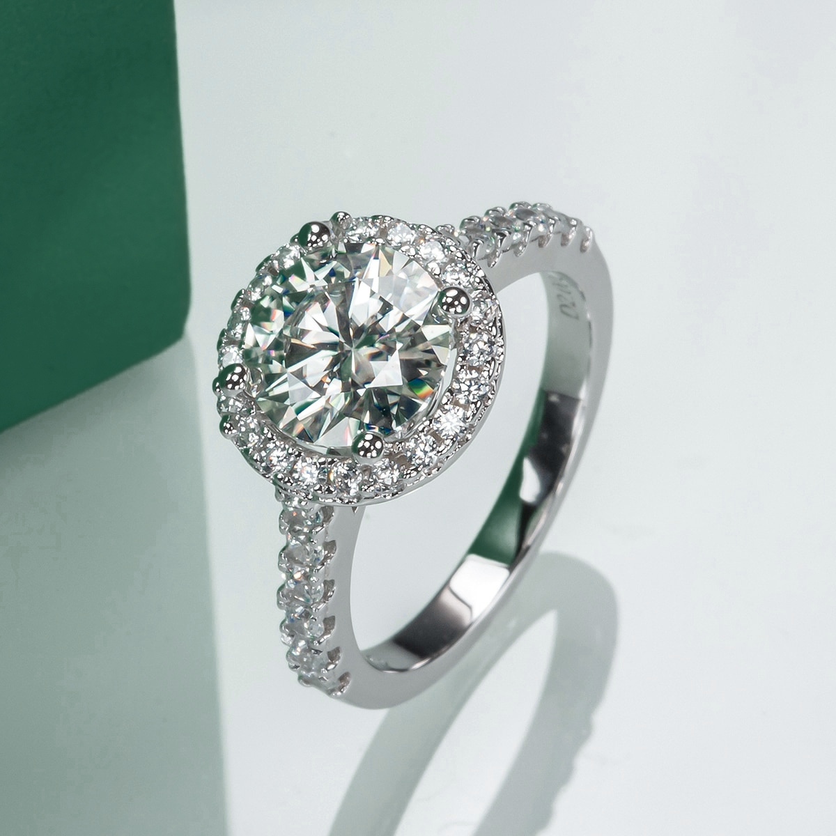 Anel Beatriz Halo Moissanite Anel Solitário
