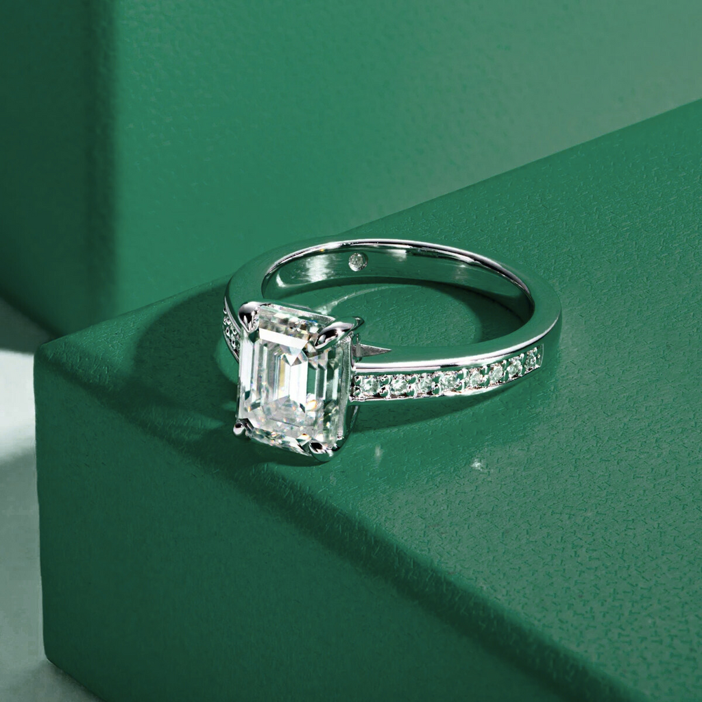 Anel Aura Esmeralda Moissanite Anel Solitário