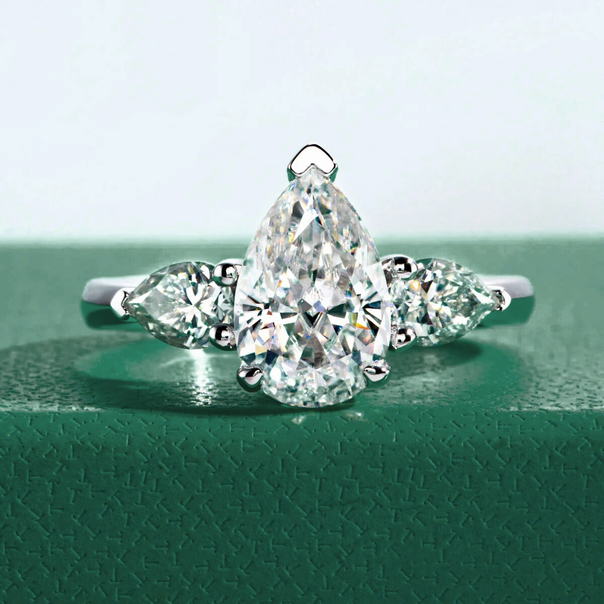 Anel Trilogy Pear Moissanite 11 Anel Solitário