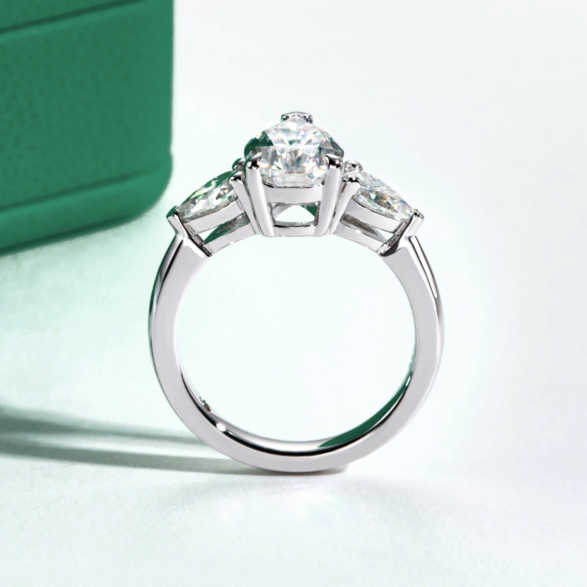 Anel Trilogy Pear Moissanite Anel Solitário