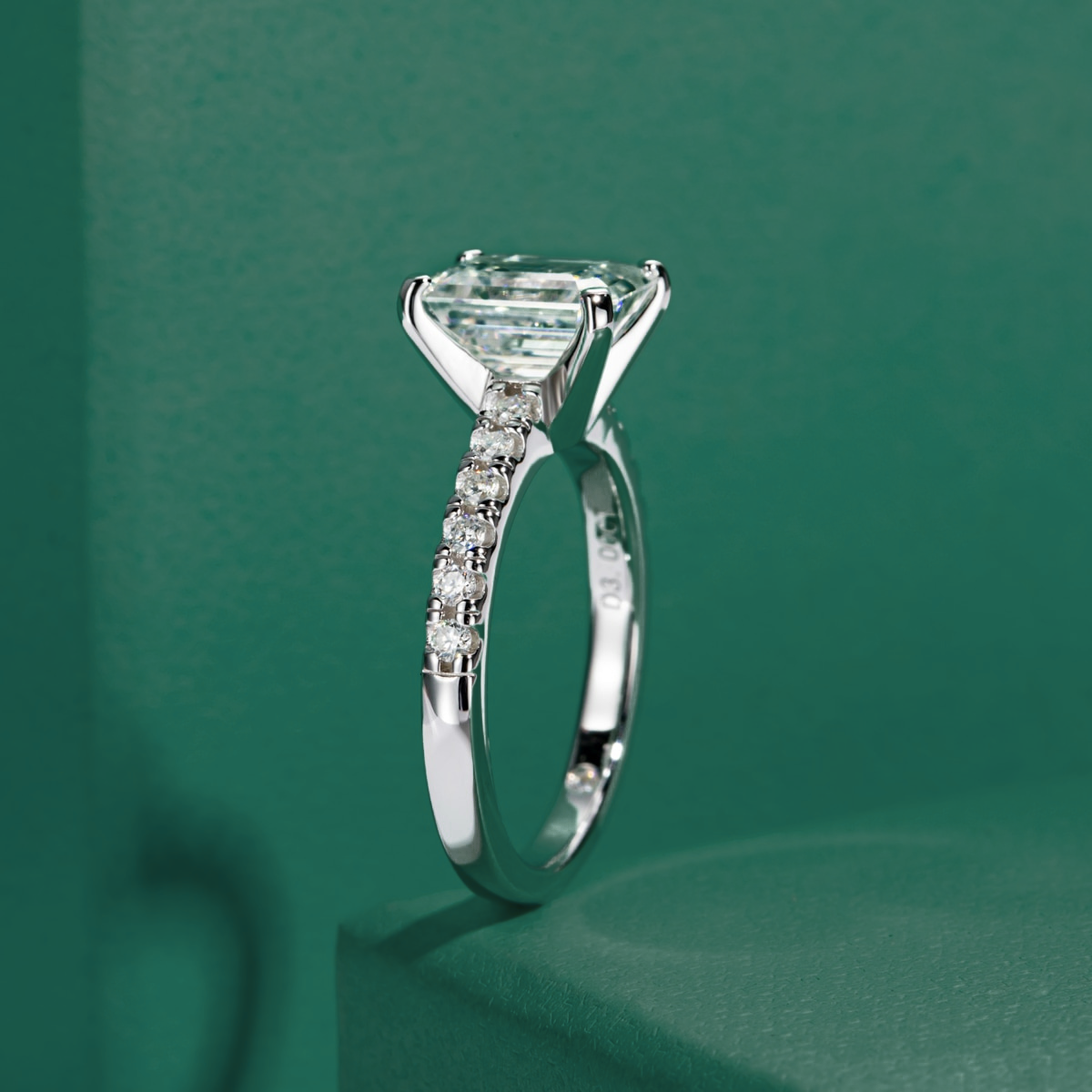 Anel Francis Esmeralda Moissanite Anel Solitário