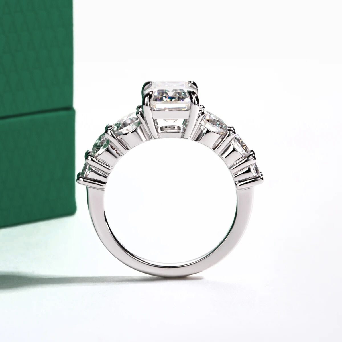 Anel Amara Esmeralda Moissanite Anel Solitário