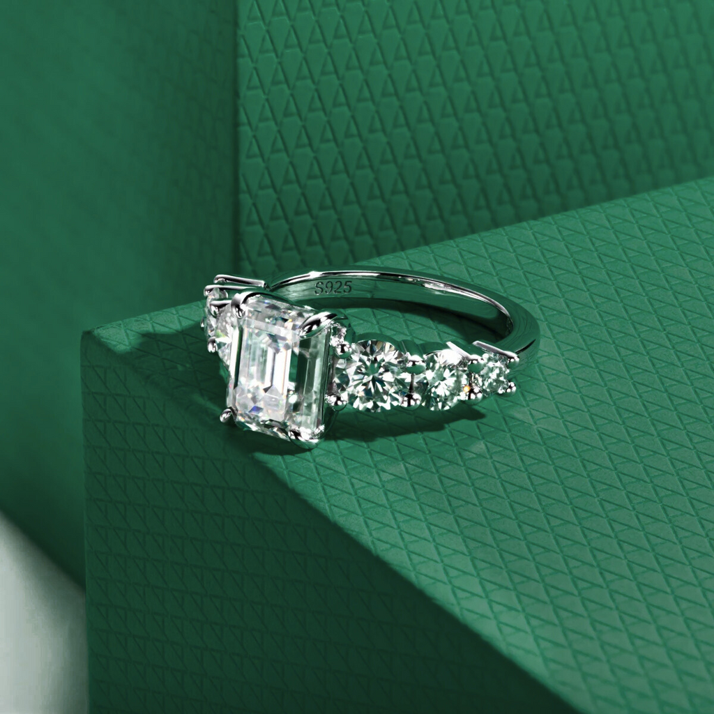 Anel Amara Esmeralda Moissanite Anel Solitário