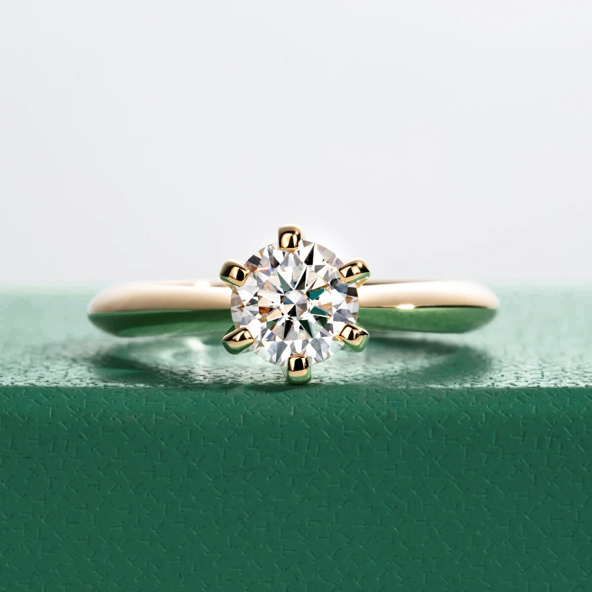 Anel Solitário Gold Moissanite Anel Solitário
