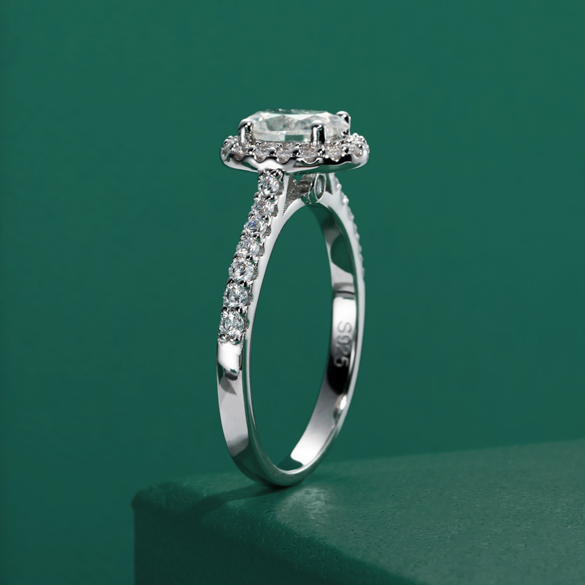 Anel Oval Halo Moissanite Anel Solitário