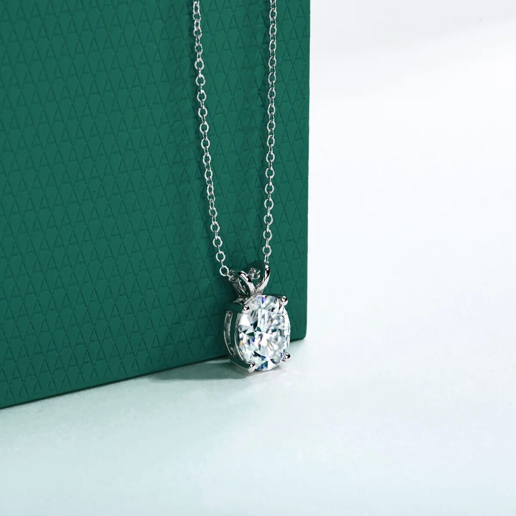 Colar Oval Moissanite