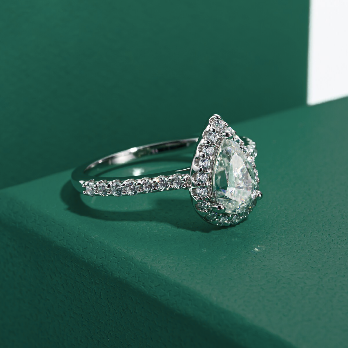 Anel Pear Moissanite Anel Solitário