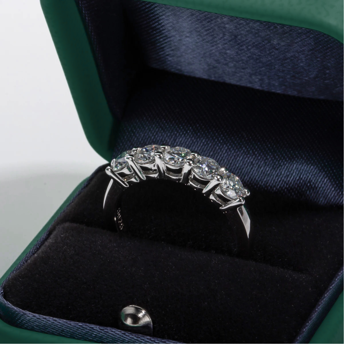 Meia Aliança 150 Pontos Moissanite Meia Aliança