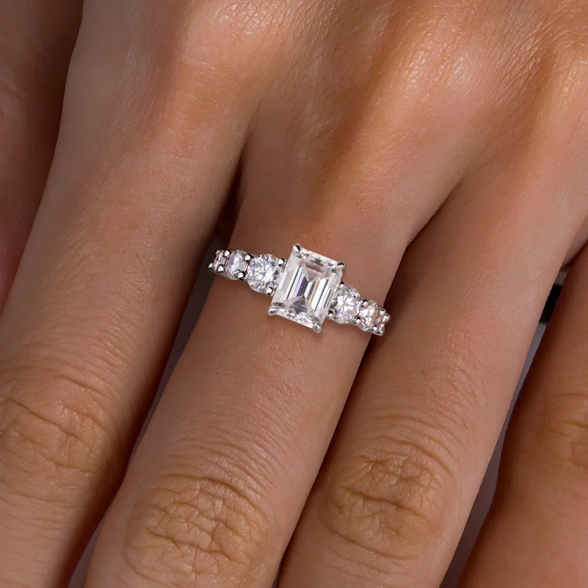 Anel Amara Esmeralda Moissanite Anel Solitário
