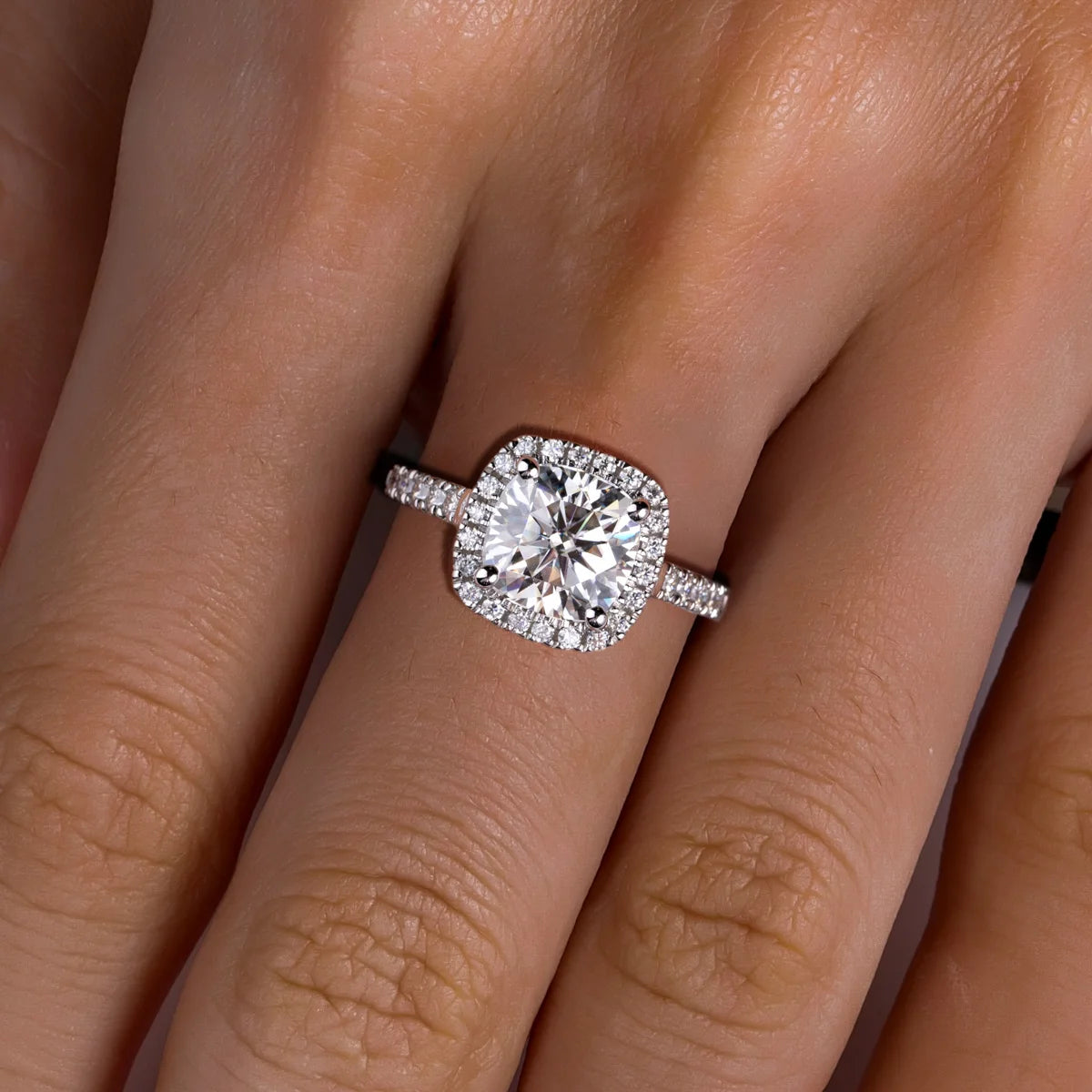 Anel Bianca Halo Moissanite