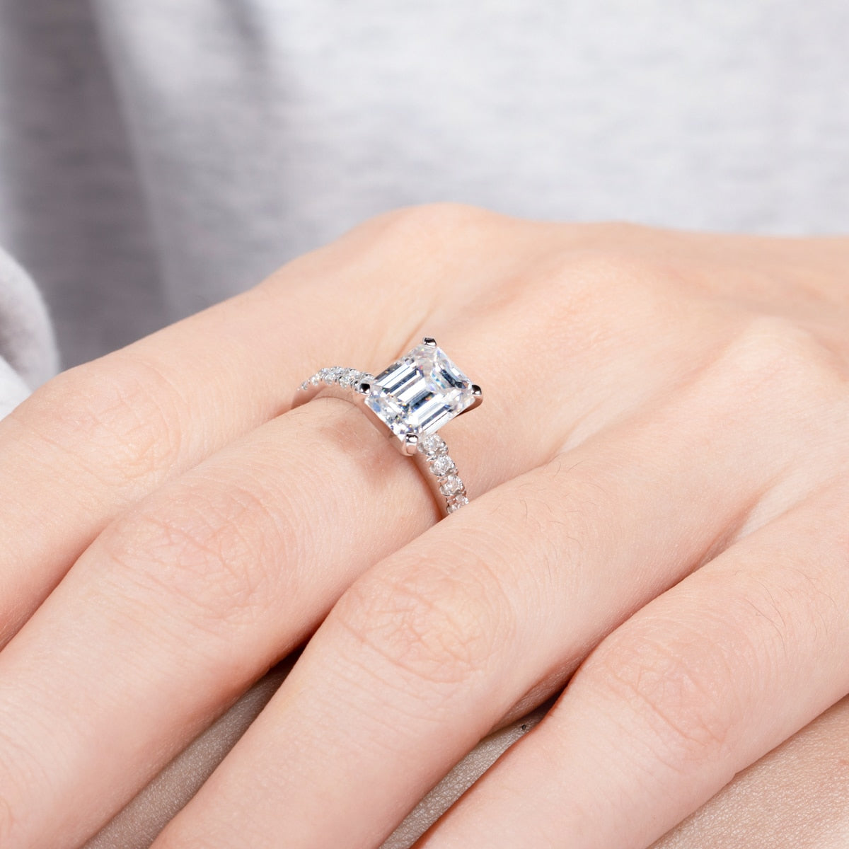 Anel Francis Esmeralda Moissanite Anel Solitário