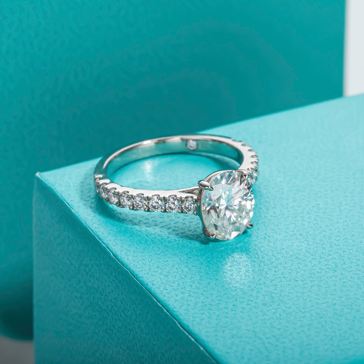 Anel Oval Moissanite