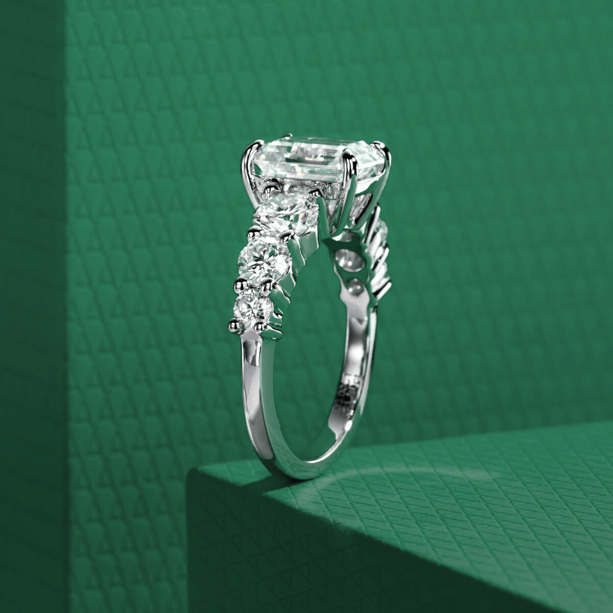 Anel Amara Esmeralda Moissanite Moissanite - Momi Jewel