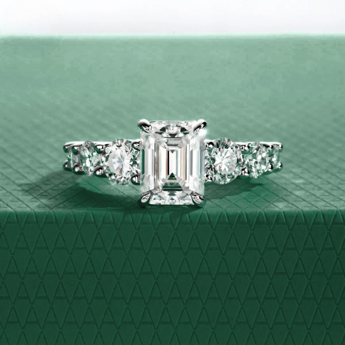Anel Amara Esmeralda Moissanite Moissanite - Momi Jewel