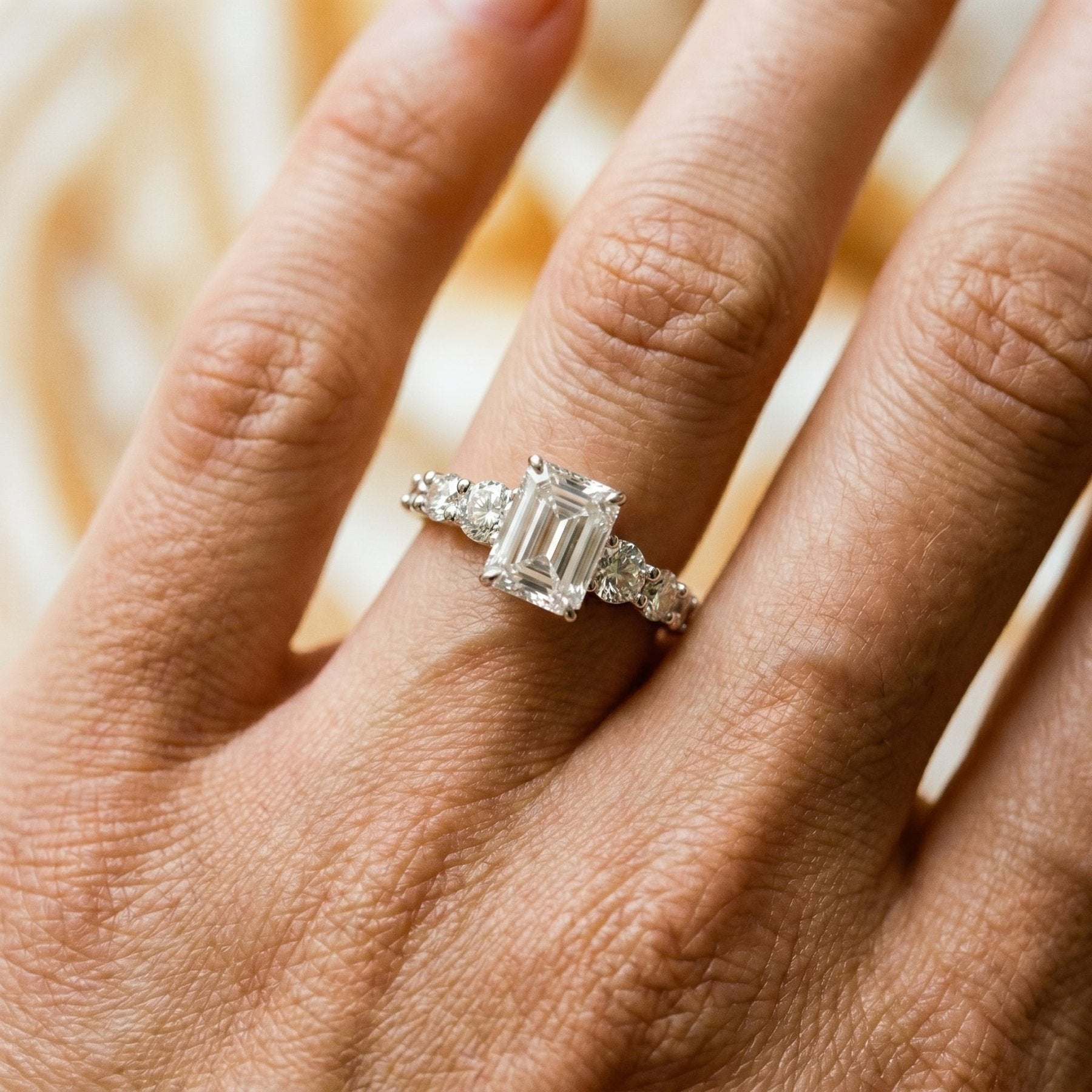 Anel Amara Esmeralda Moissanite Moissanite - Momi Jewel