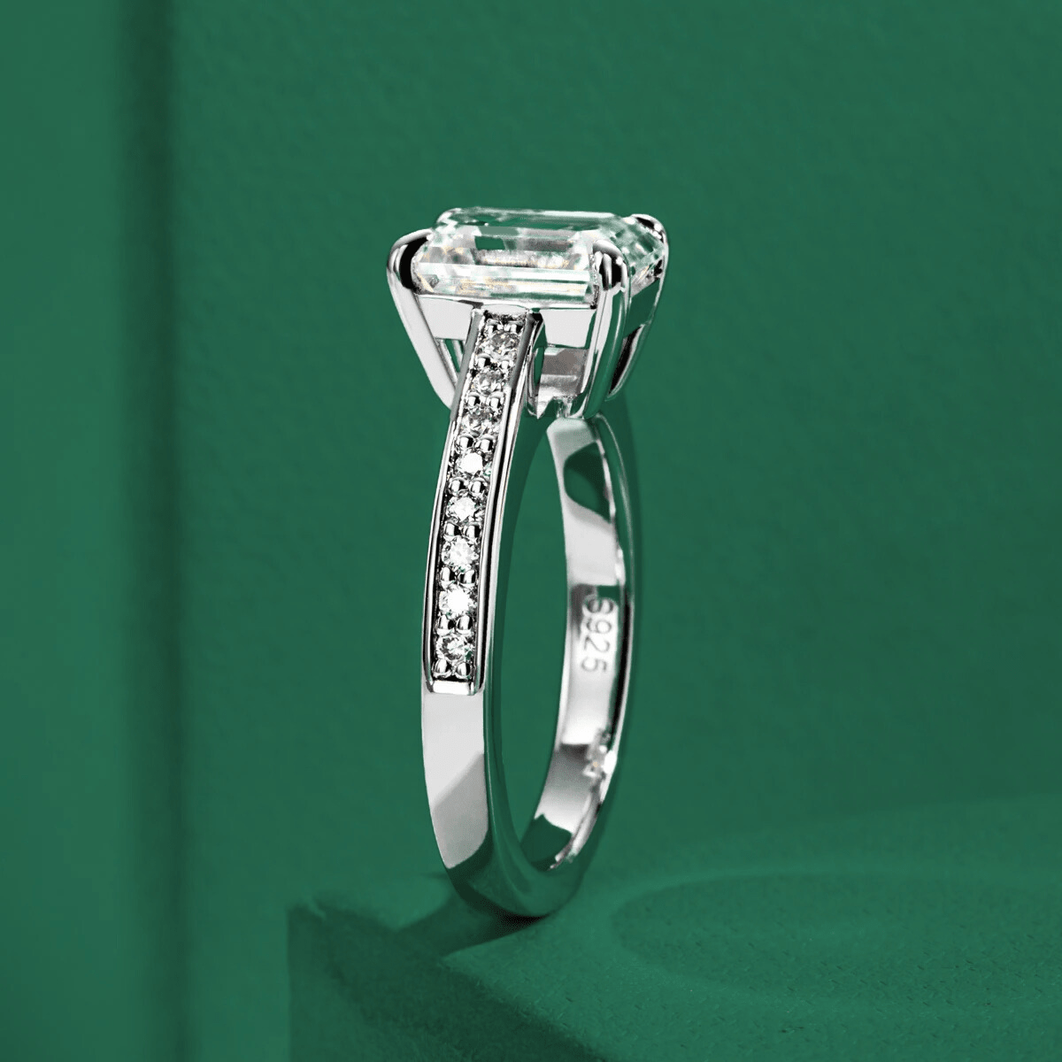 Anel Aura Esmeralda Moissanite Moissanite - Momi Jewel