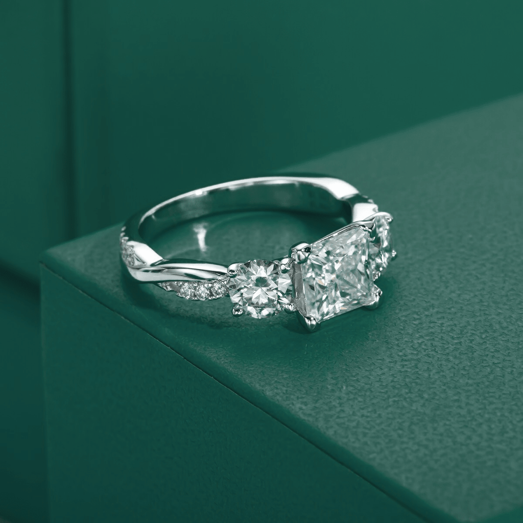 Anel Cross Princess Moissanite Moissanite - Momi Jewel