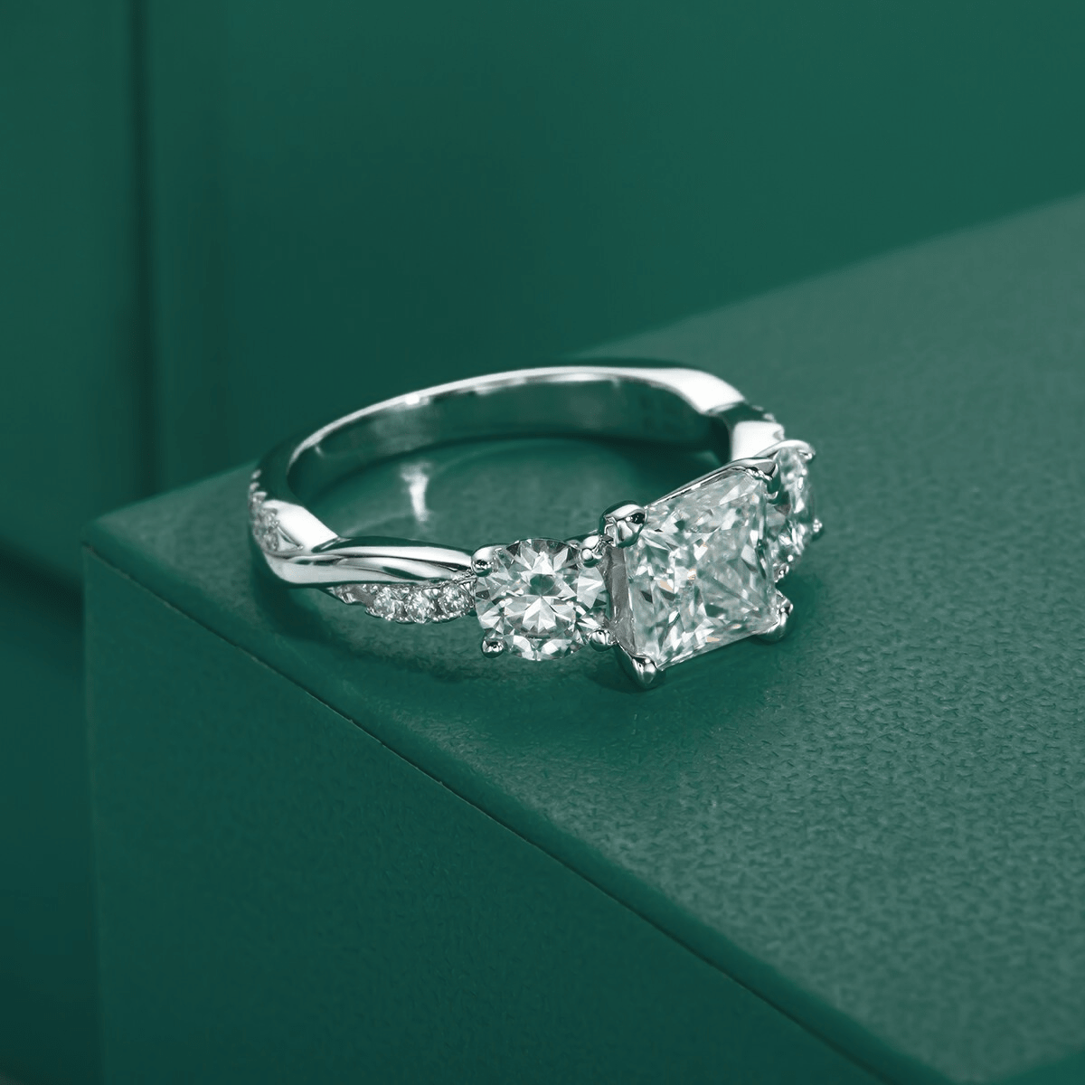 Anel Cross Princess Moissanite Moissanite - Momi Jewel