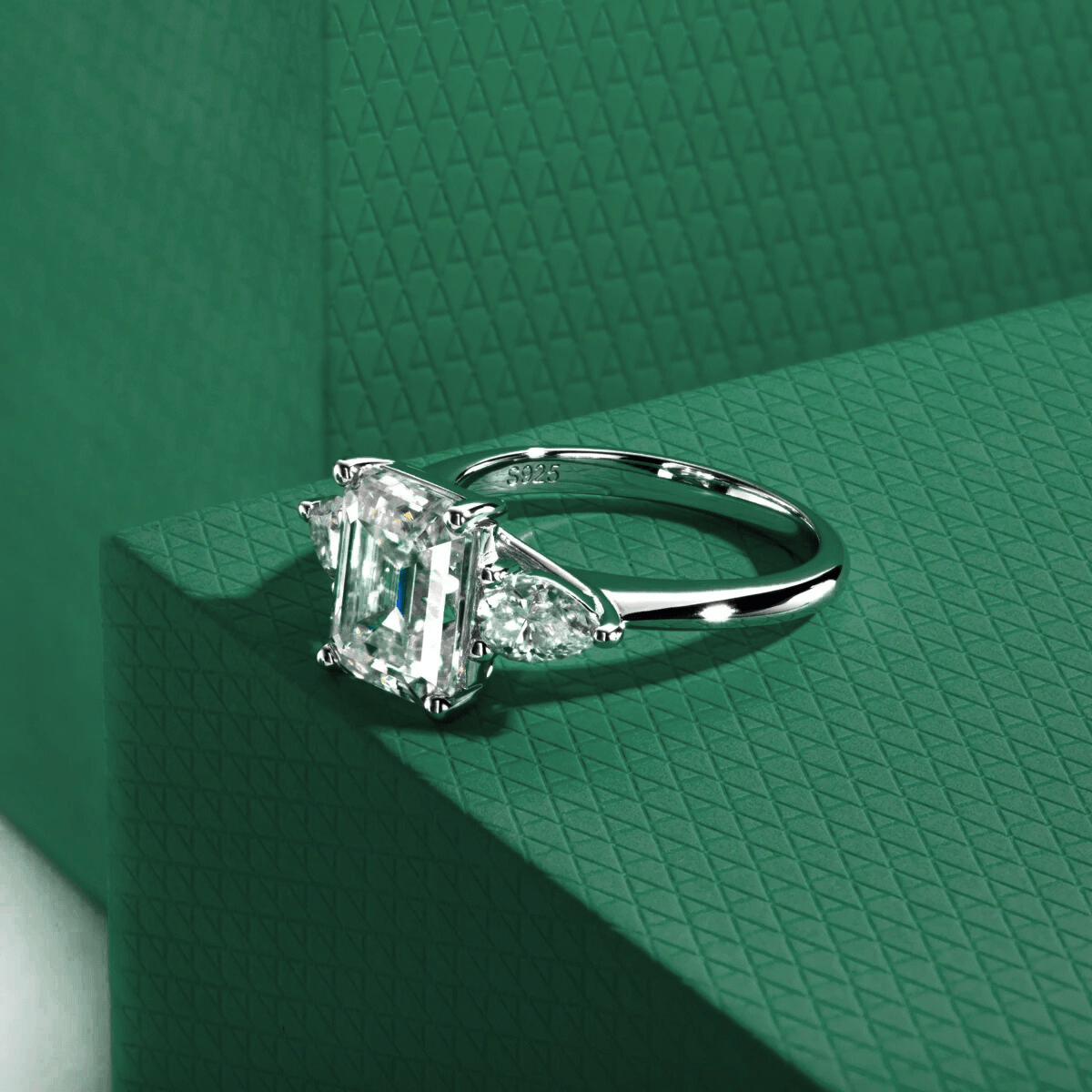 Anel Esmeralda & Pera Moissanite Moissanite - Momi Jewel